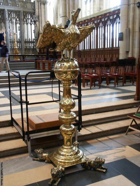 PICT5402-Eagle_bible_stand